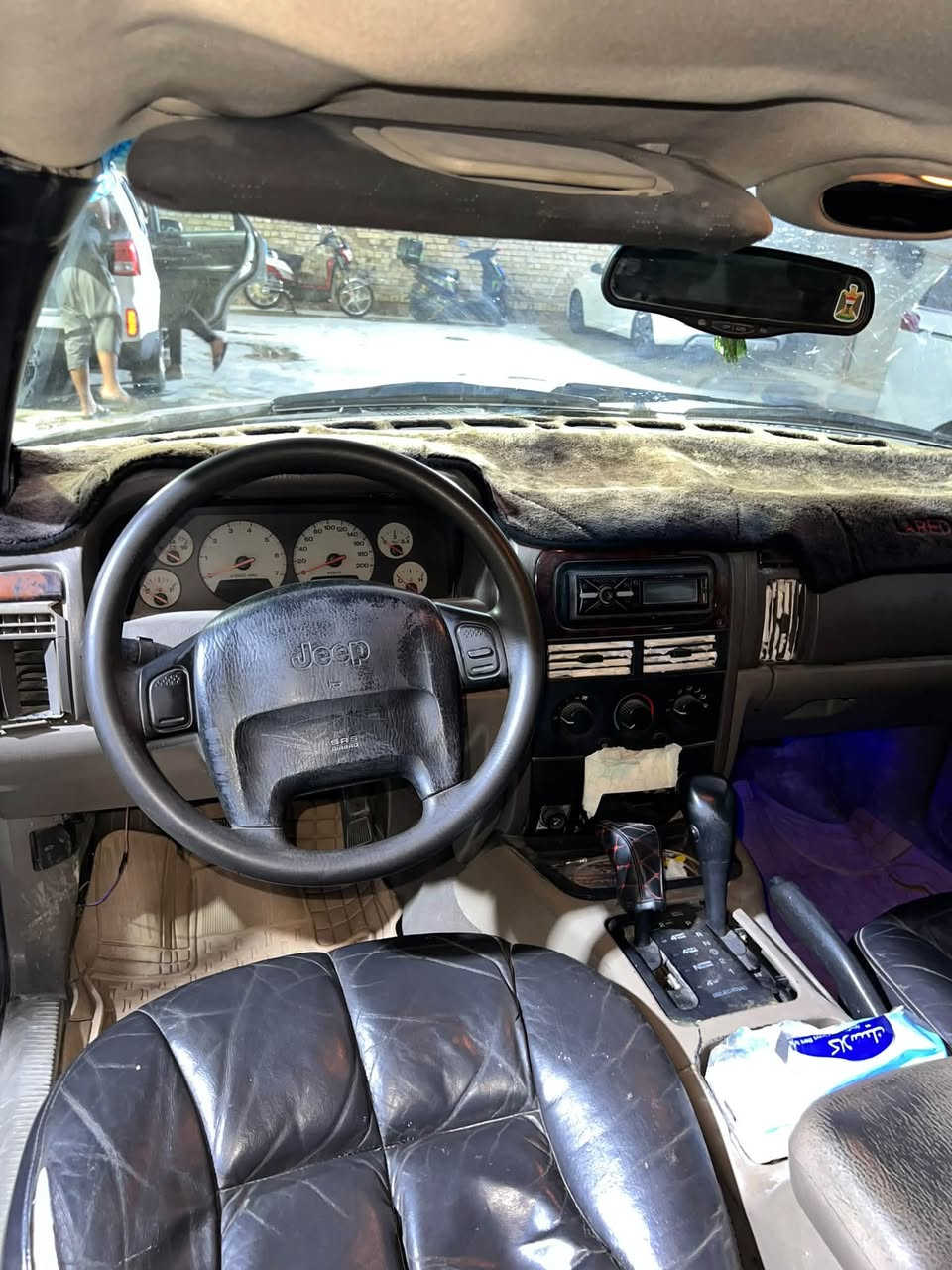 جيب شيروكي موديل 2000
كير ومحرك كفاله 

صدر جديد 

محرك V6 4000

تحويل ثاني يوم السياره باسمي

بيها معجون بالقماره

 والسياره كدامكم مثل ما واضح بالصور

السعر 45 بيها مجال بسيط

***********

***********
