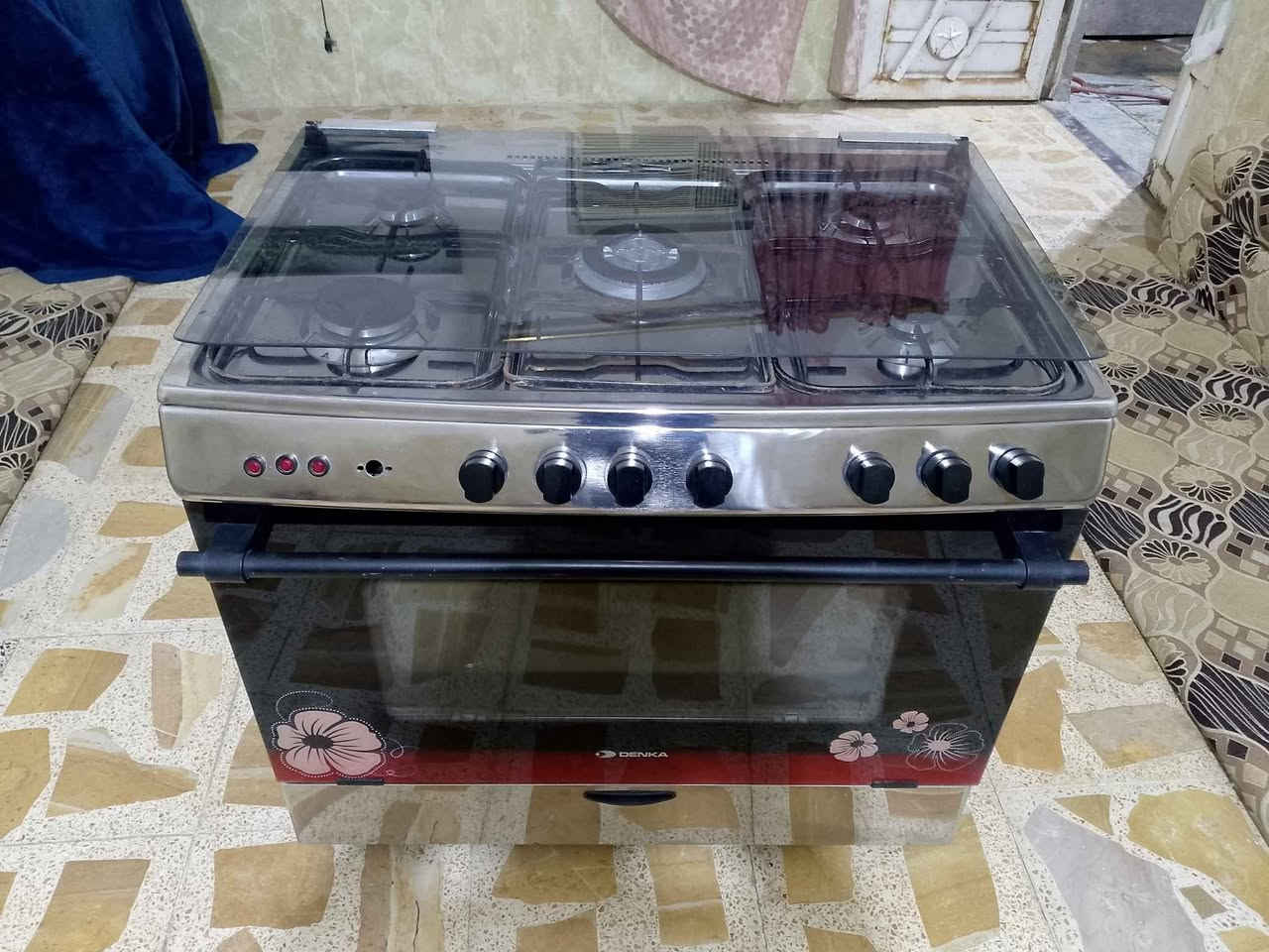 طباخ دنكا ستيل خمس عيون وفرن نار زركه . كربلاء حي النضال.سعر 170.📞*********** كربلاء, العراق
