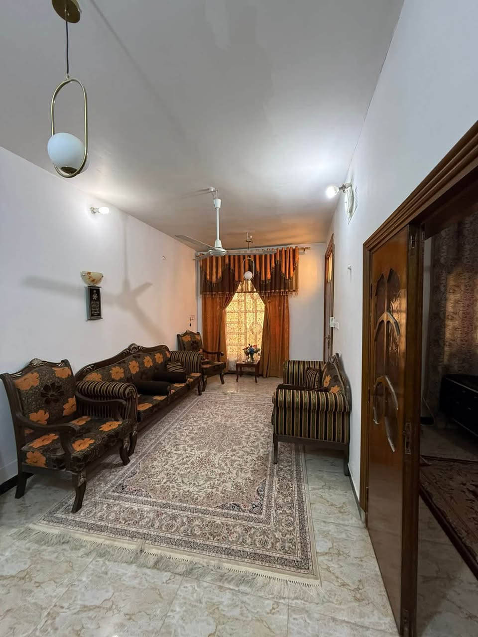 ⭕️دار للبيع في حي الجامعة موقع مميز على شارعين 

⭕️المساحة ٢١٢م طابو صرف الواجهة ١٢ونص 

⭕️الطابق الارضي يحتوي على صالة وهول ومطبخ حار وبارد وغرفتين نوم ومجمع صحيات

⭕️الطابق الثاني يحتوي على غرفتين نوم ومجمع صحيات 

⭕️لطلب سعر  مراسله الصفحة او الاتصال على الارقام

*نستقبل جميع عروضكم السكنية 🏠 والتجارية 🏡 بكافة مناطق الحلة 
……………………………..
للمزيد من المعلومات

♦️مراجعة مكتب بابل الكائن في شارع ٦٠ مقابيل حلويات ريف دمشق اوكراج ناجي كماش سابقاً او الاتصال ☎️ 

***********ابو احمدالاسدي  
***********احمد الاسدي
*********** امير الاسدي

