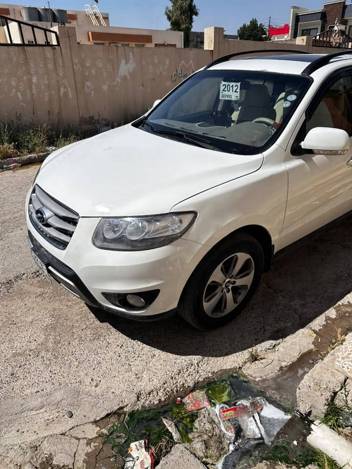 سنتافي  12 وارد خليجي v4
فول موصفات 
معروفه موصفاتها
ضررها حافة الجاملغ + حافة البوند او بيها كم ملاحضه صور الضرر مرفوقه
للبيع او مراوس حسب القناعه 
سعر 147
واتساب ***********
