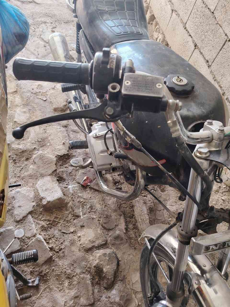 سلام عليكم سيفان للبيع نضيفه ما مفتوحه بلاديه السعر 450بيه مجال ***********
