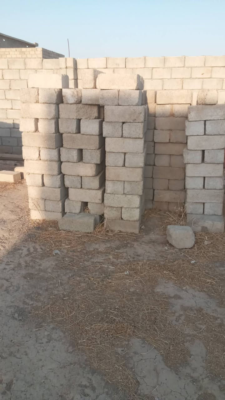 السلام عليكم  يوجد بلوك كسارة ٥٠٠بلوكة السعر ١٨٠رقم الهاتف ***********
