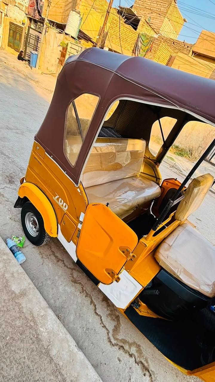 السلام عليكم تكتك 2021 معمره خياسات  وطخات بدون صبغ  و محرك مجفت جديد ب 7 وربع وبيها مجال رقمي *********** المكان الدورة ابو دشير
