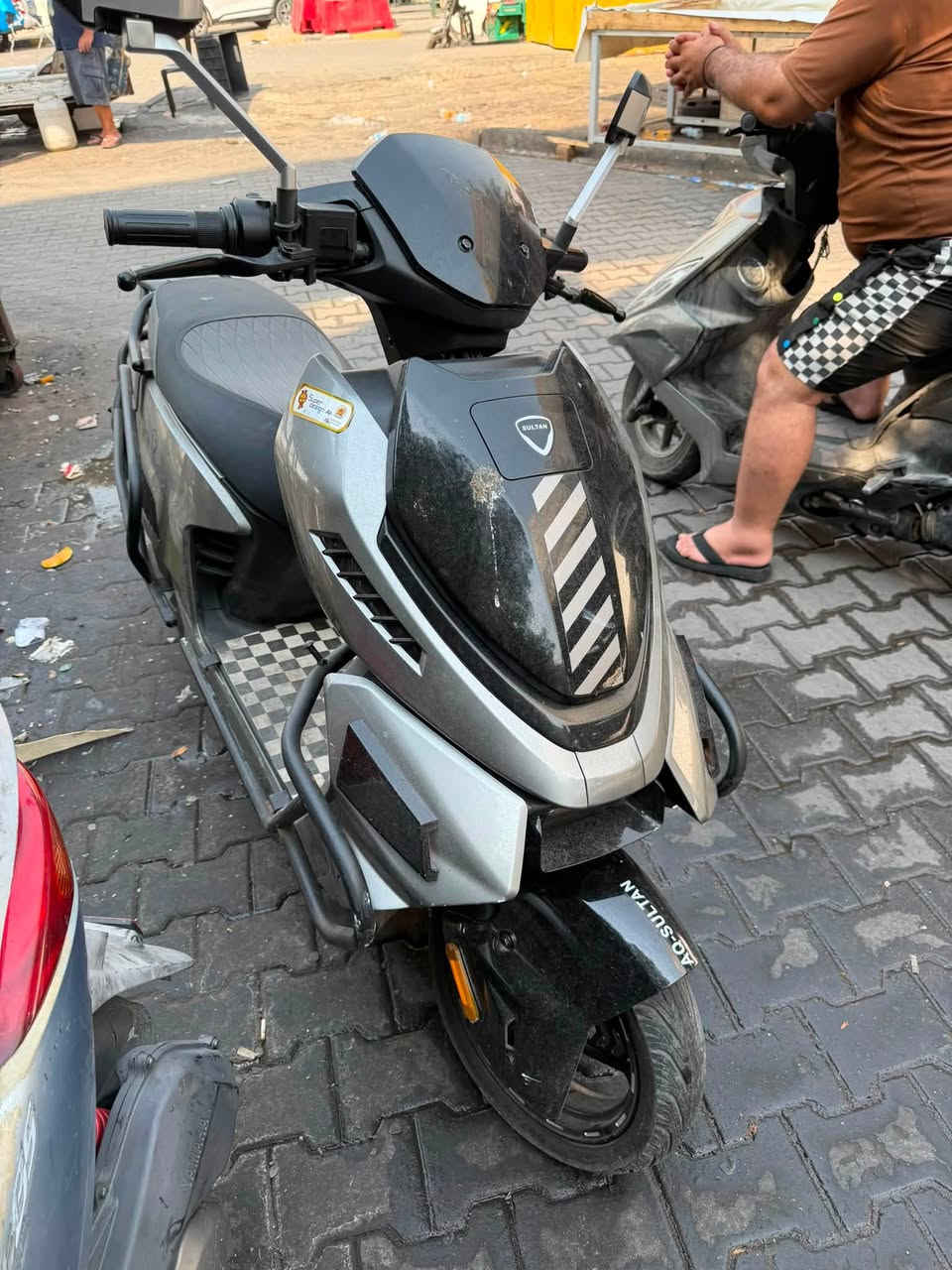 دراجه AQR R9X للبيع 

ملف 2500 حقيقي 
سرعتها توصل لل85حقيقي
تمشي بلشحنه الوحده من 70 الى 80 كيلو حقيقي 
6بطاريات 
درع 360
دراجه قويه كلش وجديده 
ماشة اقل 500 كيلو فقط استخدام شهر 
الجديده مالتها بمليون و 350 الف الله شاهد 
سعرها مليون  و100  
مكاني بغداد  شارع حي***********
