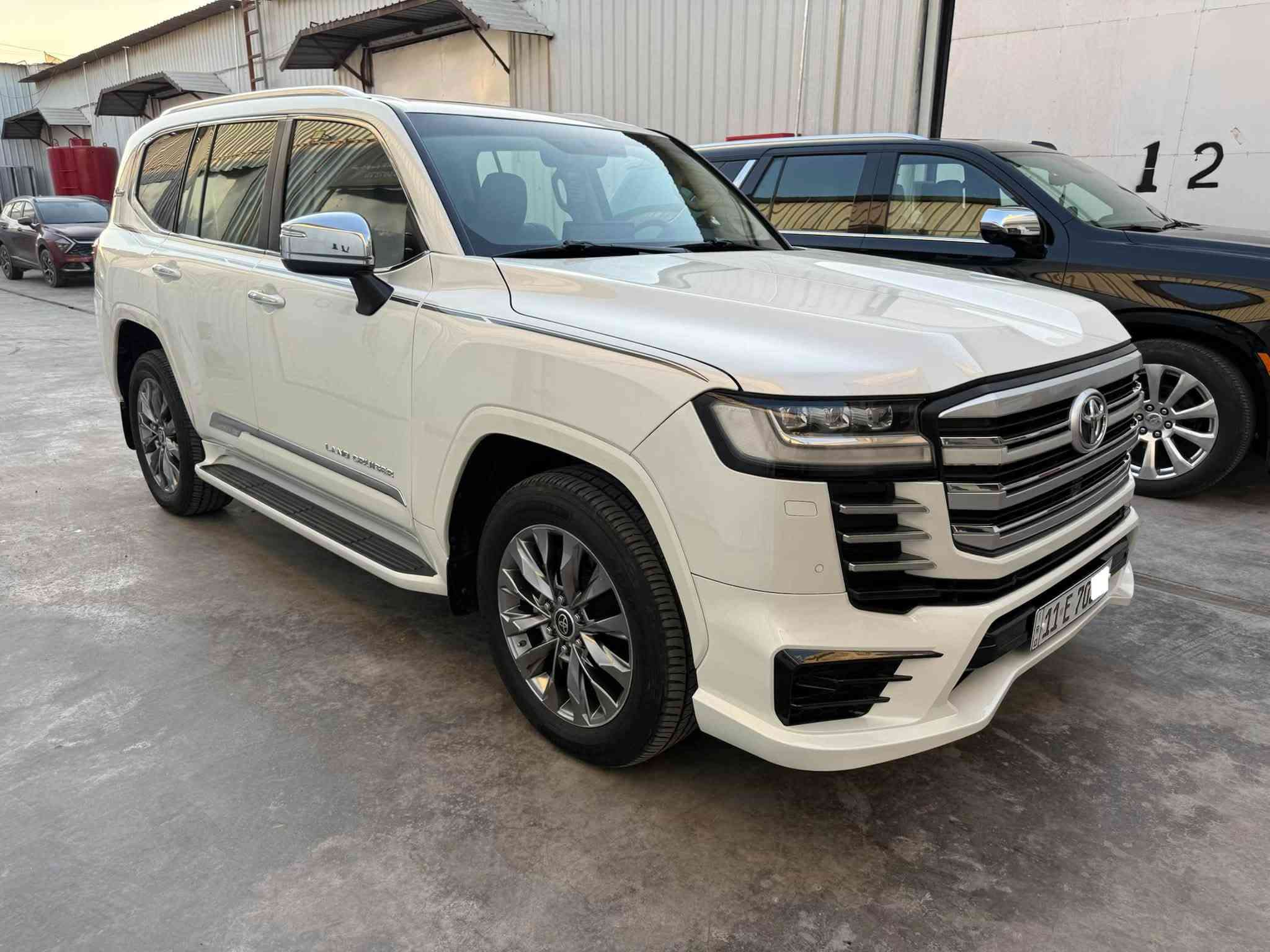 لاندكروز VX • ٢٠٢٢ • ٥٠٠٠٠ كم