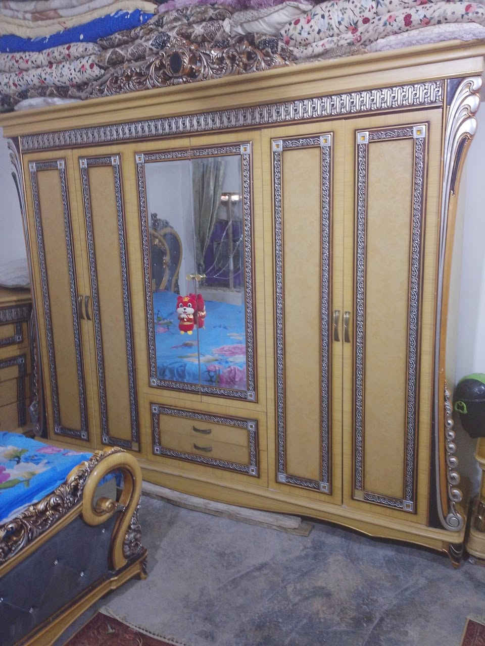 سلام عليكم غرفه خشاب ملكي مصريه   جديده ما بيه يضرر سعر 500 وبيع مجال مكاني كربلاء ***********
