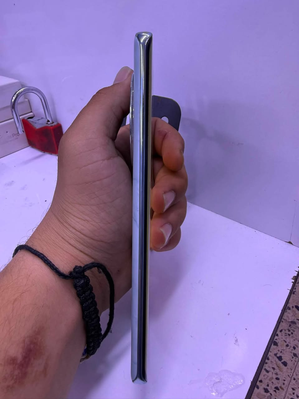السلام عليكم هونت X9C ذاكره 256 العشوائيه 12 جهاز نضيف صارله شهر من مستخدم بعده جديد بدون ملحقات شخط مابي نضيف حيل العنوان كربلاء السعر 330 ألف *********** موجود واتساب
