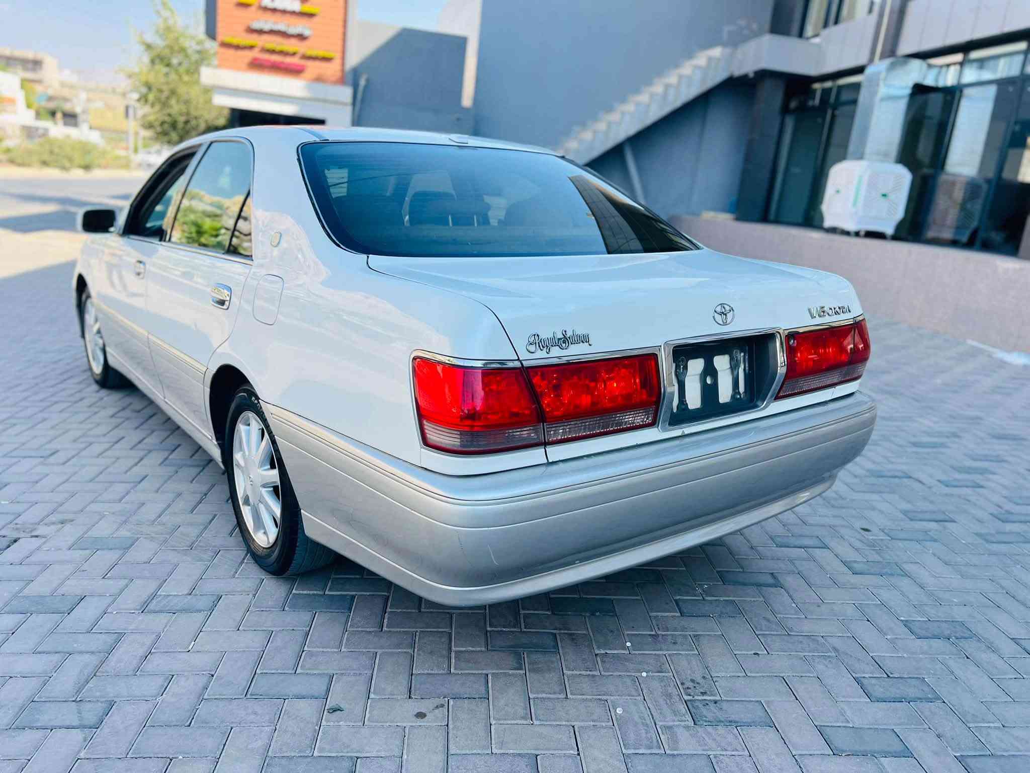 مەلیکە مووس 2002
D4بچوك
دوو دووگمە پەردە داژبڵ نەجەف ناوزەرد 
کۆدی نییە یەک پارچە بۆیاخی ئەورووپایە 
سعری 48گەڵاو مەجال 
***********.
***********سەیسایق
