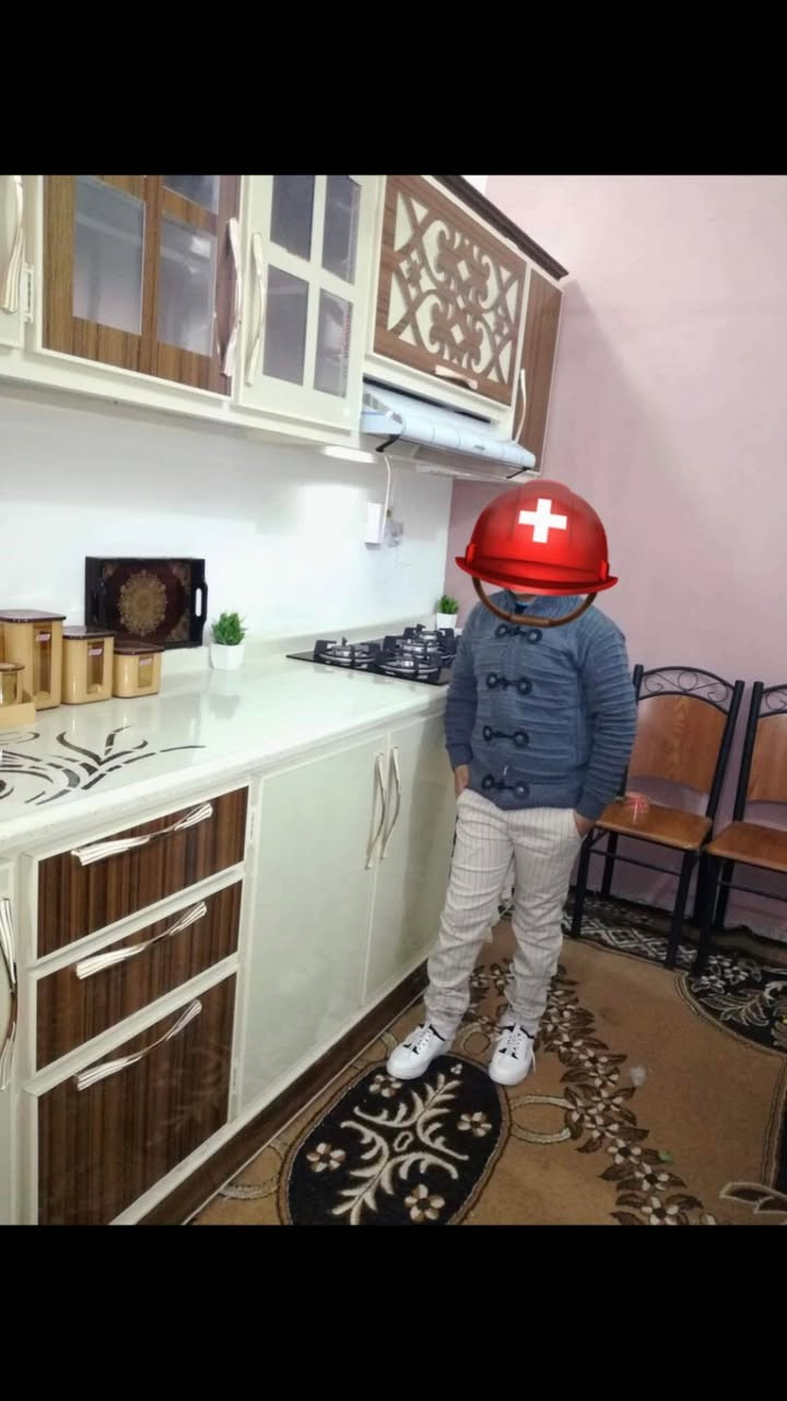 كاونتر مرمر  تركي  تكمه اخو الجديد قياس ٣ امتار ونص مفصلي مليون و٧٠٠. وابيع ٨٥٠ وبي مجال. بغداد عبيدي

نص مكتوب في الصور:
- Amy