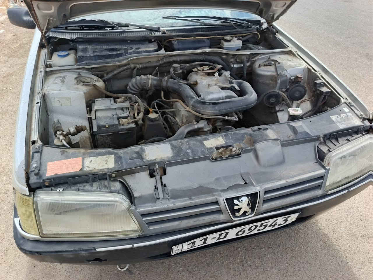 بيجو روى ٢٠٠٩ خيط تخبير بيه بدايته سياره مال جنايباسمي مال بيت سنويه جديده هزه جديده رقم جديد إنكليزي شرط تحويل تبريد ثلج سياره كامله صدر تعبان تايرات نظيفه سياره جاهزه بس صدر ومن دوس بريك يرجف ستيرن فقط
جاملغ مبدل مثل ماموجود في صور
سعر ١٨ قفل 
مكاني المحموديه
***********
