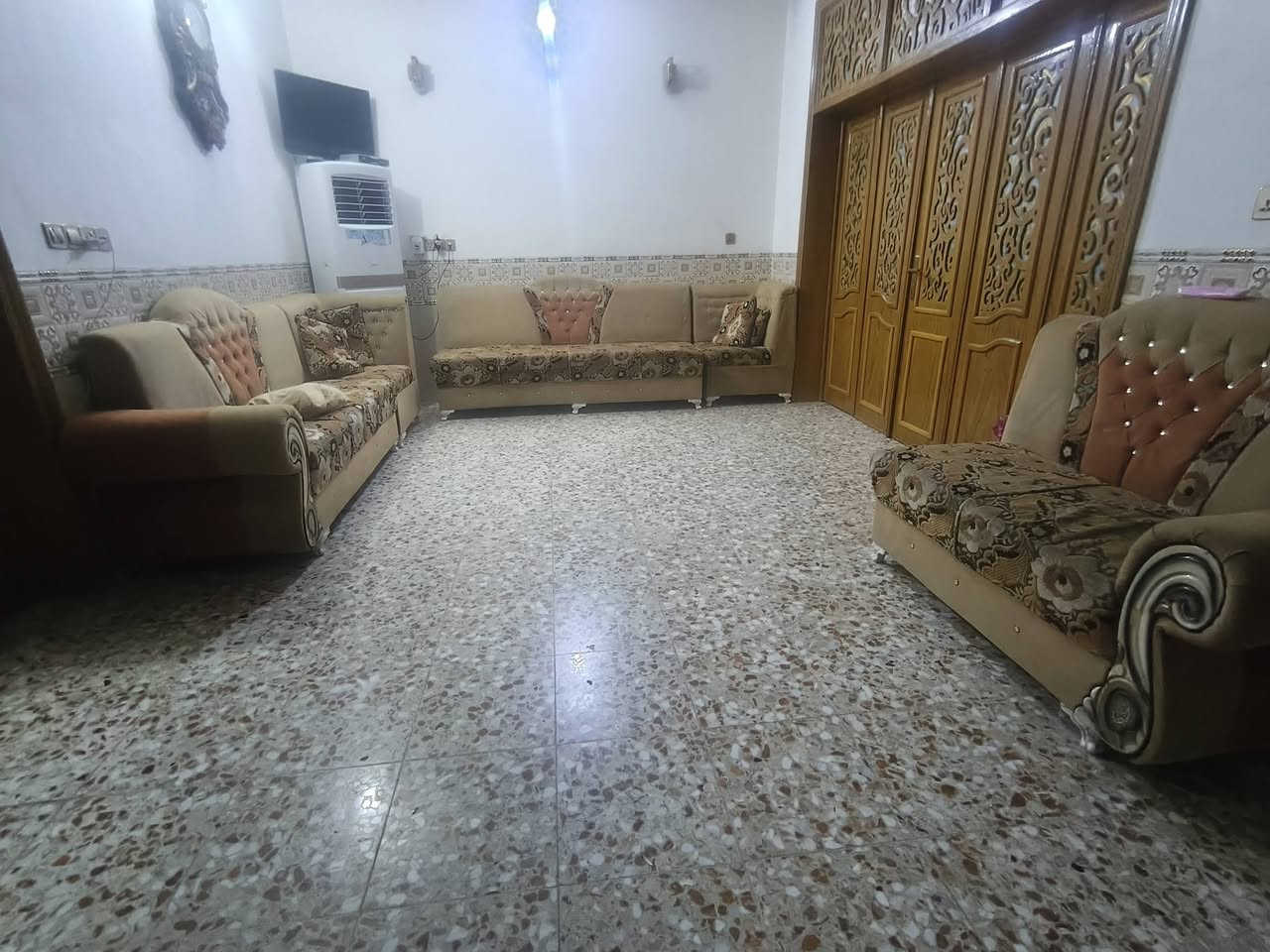 ديوان للبيع تسكام واسفنج مميز ب١٩٠ حله غرفة التجارة ***********

