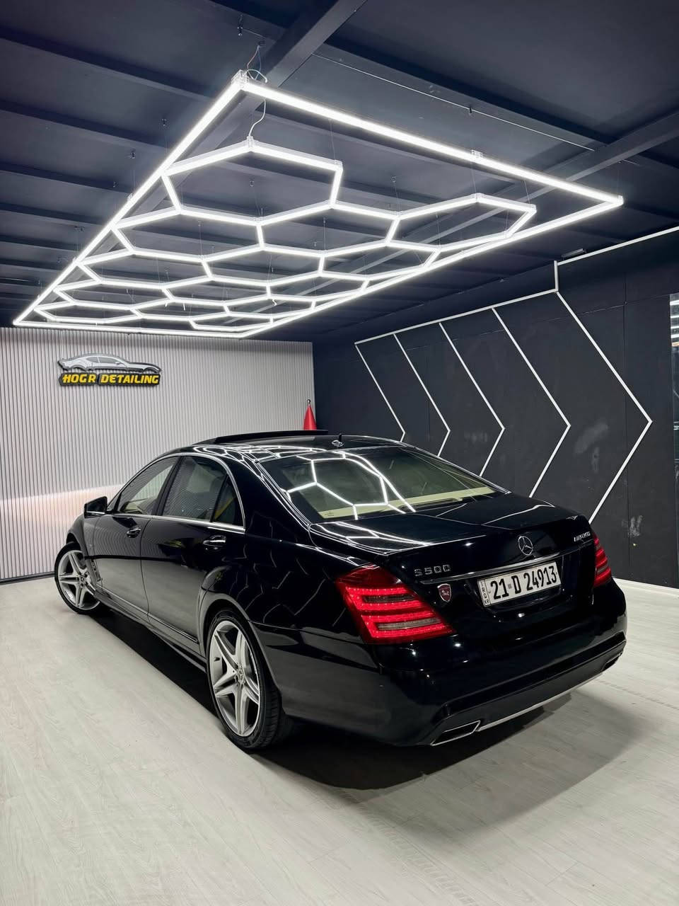 ﷽
‎‏ MERCEDEZ BENZ S500 2012 AMG
مرسيدس مؤديل 2012 S500 فول مواصفات✅
مواصفات خليجي فول مواصفات ١/١
‎بيلاد كت AMG باب طويل زمان دولي
------------------------------------------
مكان🌆: سليماني                    سعر💵: 228$
تليفون📲: *********** 
------------------------------------------
محريك S500 V8 تمانية سلندر محريك مرغوب
گير و محريك بشرط
بدون صوت و صرف و خلل كل بشرط فحص
------------------------------------------
سيارة مكفولة بدون صبوغ بشرط
{{ ببها شبر بسيط تكحيل كارت }}
سيارة جديد حيل حيلوة نضيف
------------------------------------------
مواصفات
{{ بصمة - پانوراما - داخل اصفر - رادار - ناصور ليلي - كشن DVD - خمس پردة - ثلاجة - صندوق شفت - باب شفت - ميز طعام - كاميرا - ماوس وتليفون - هزاز ستيرن - كشن جلد و مساج - اربع كوشن تتفيئة و تبريد - كشن و ستيرن خزن - ته بريد مركزي - سيدي بوكس - بريك بصمة - بغاغ ماء - مراي شفت - حصاص امامي و خلفي - ليد - بعد بيها هواي مواصفات }}✅
------------------------------------------
اربع تاير و ويل AMG حجم 20 بيلادي جديد
✅سنوية و رقم جديد سنوي بأسمي تحويل غرامة بشرط السليمانية, العراق
