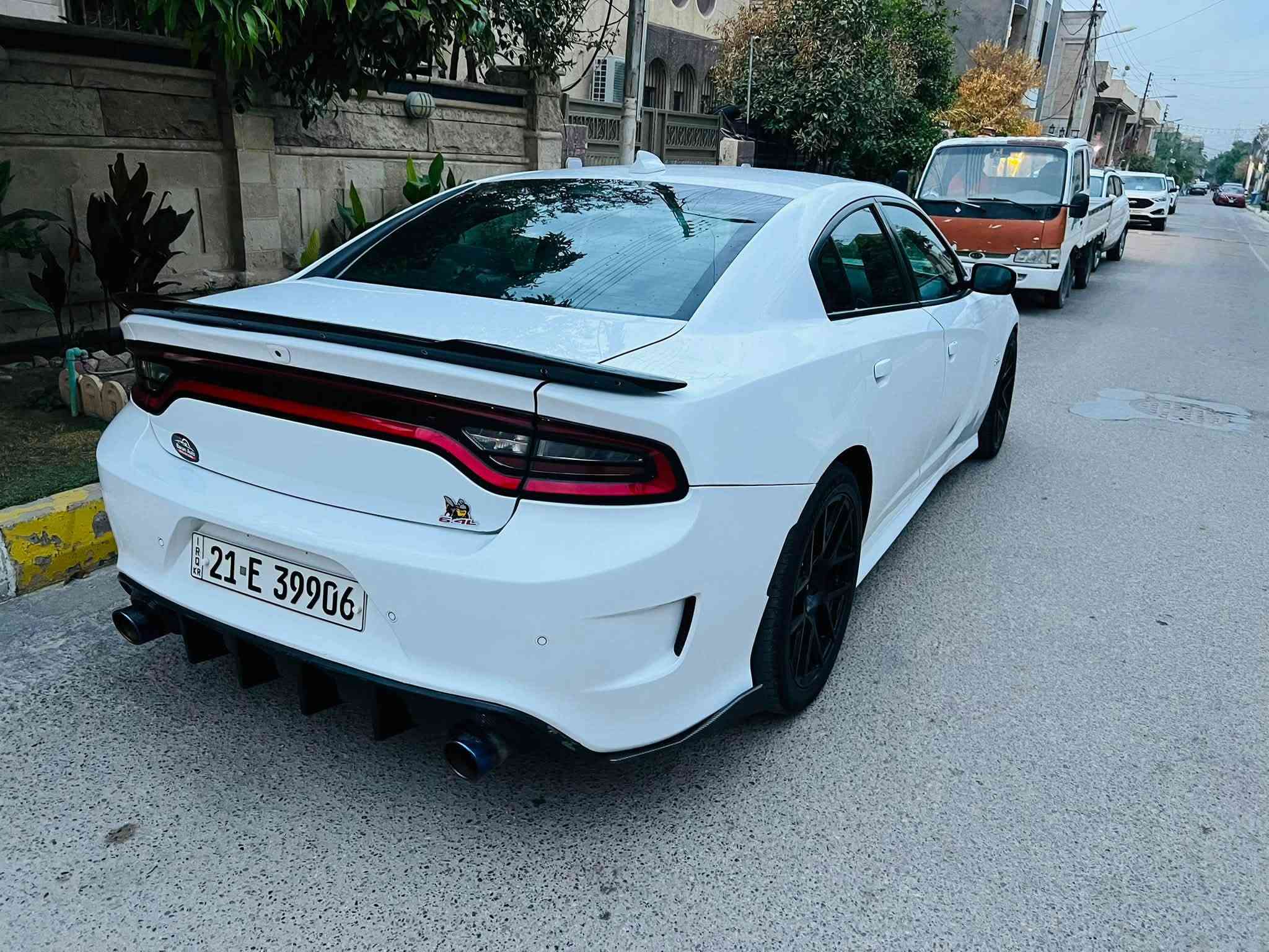 يا الله 
سلام عليكم 
جارجر سكات باك موديل 2019 
محرك 8 سلندر 6400
تو ويل 
حادث ربع جاملغ خلفي فقط 
مكفوله من الفتح ولبارد 
بدون ايرباك 
صور الحادث موجوده بلمنشور 
مكينه كير بلاد ع وضع الشركه 
تخم تاير جديد 
صدر جديد ع وضع الشركه 
المواصفات : 
شاشة carplay
بصمة
حساسات خلفية
كاميرا خلفية
كراسي تدفئة 
تدفئة ستيرن
تشغيل عن بعد
شفتات ستيرن
كرسي كهرباء
قطعتين تبريد 
ماشية 65 الف حقيقي  
سعر 225 بيه مجال 
عنوان بغداد غزاليه 
***********
