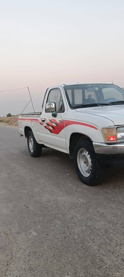 سلام عليكم بيكم للبيع موديل 98 سياره مقفوله كفاله عامه سياره جديده جاهزه من كل شيء***********
