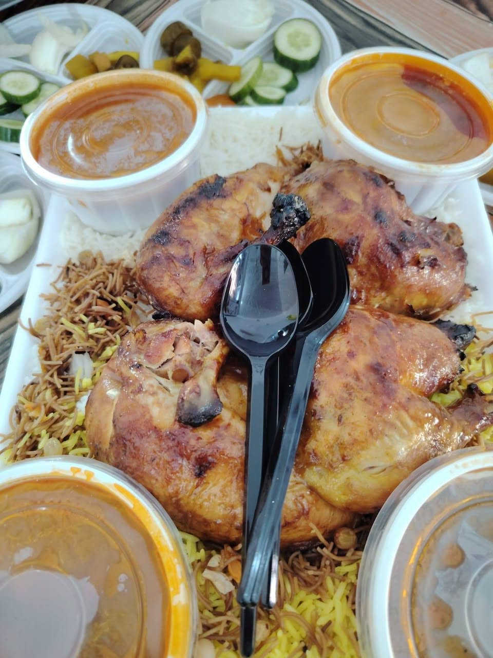 - أهلاً وسهلاً بكم زبائننا الكرام - 

📍 مطعم سيد عبد_الرفاعي 📍
نقدملكم أطيب الأكلات الشرقية
بأسعار مناسبة وجودة تخلّي التجربة تستاهل 🍲🎗️
الريوكات
نفر مخلمة ٢٠٠٠
نفر باقلاء بالدهن الحر والبيض ٢٠٠٠
نفر چلفراي ٢٠٠٠
نفر شوربة ١٥٠٠

الغداء
دجاجة كاملة على التمن ١٦٠٠٠
نص دجاجة على التمن ١١٠٠٠
ربع دجاجة على التمن ٦٠٠٠
دجاجة ناشفة ١١٠٠٠
نص دجاجة ناشفة ٦٠٠٠
ربع دجاجة ناشفة ٣٠٠٠
نفر اجنحة على التشريب ٣٠٠٠
نفر اجنحة على التمن ٤٠٠٠
نفر تمن ومرك ٣٠٠٠ 
📞 توصيل مجاني داخل الولاية فقط 📞 
🍗الدجاج ذبح يومي طازج محشو بالأرز 🎗️

📍الرفاعي شارع المحطة قرب مشتاق الغليمي
📞للتواصل :
واتساب ***********✅
اتصال مباشر *********** - *********** ✅
مطعم سيد عبد.. الأكل الطيب له عنوان واحد 💝🥘

