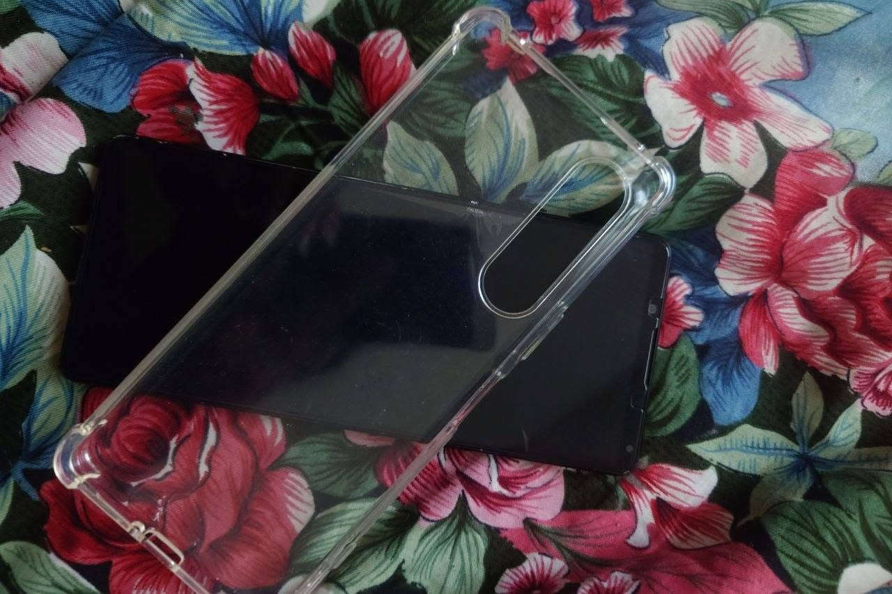للبيع Sony Xperia 1 mark5.                                                                        شاشه بس بيه فطر و تمام .جهاز كلش نظيفة بس شاشه بيه فطر و ما بيه نقاط و اي شي ...جهاز ما مفتوح ابدا...جهاز ما مفتوحة و ما بيه شي سعره بس 225الف ما بيه مجال كفر لاصق بيه.                                                                              سناب دراغون Snapdragon Gen 2 ذاكره 256 عشوائية 12 مكاني بغداد شارع جميلة صناعية رقم موبايلي *********** بيه واتساب
