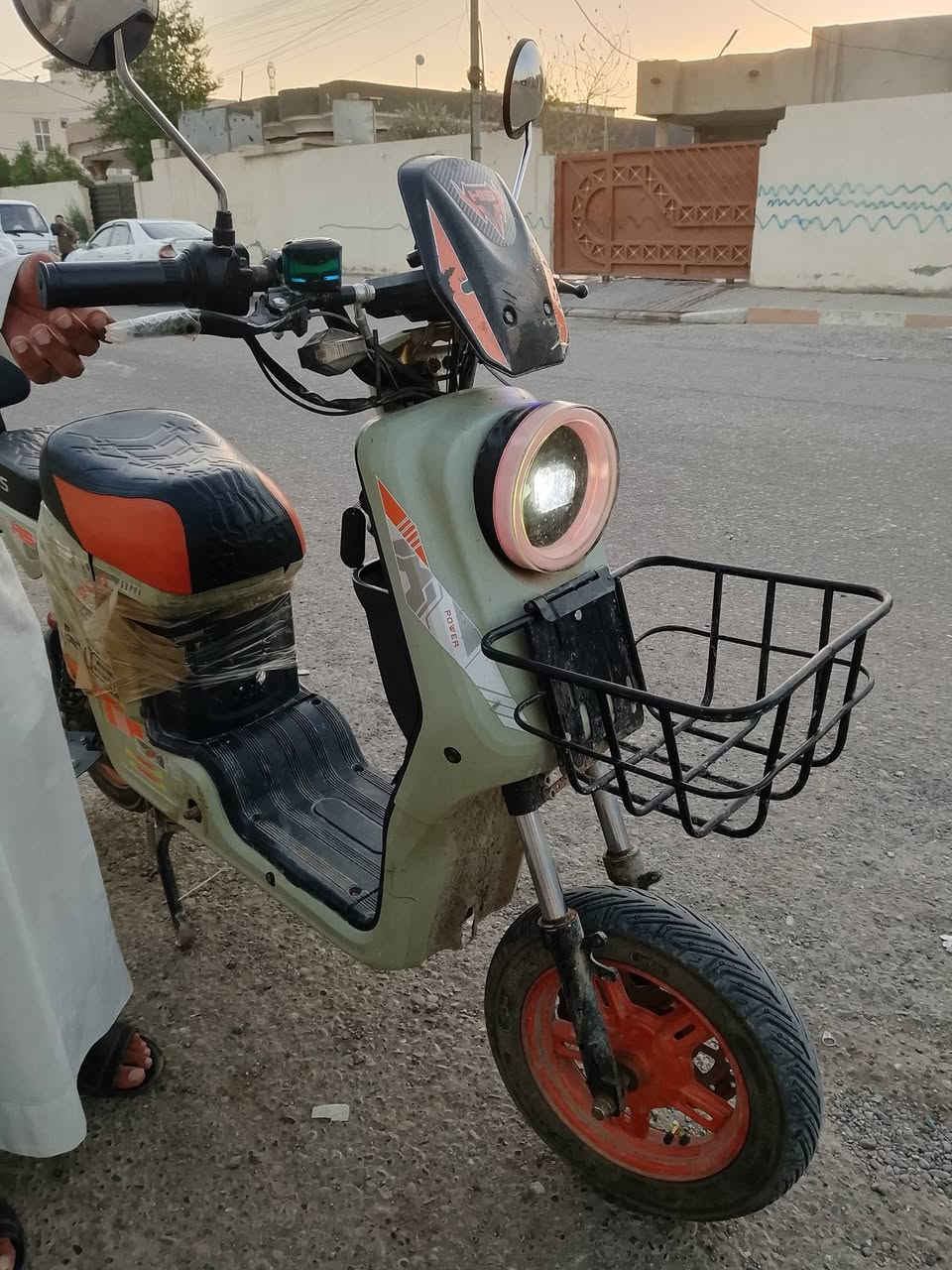 R9
شحن بطارياصارسبوع مبدلات نشاط فول شحن فول تايرات جدد

كهربائيات كله شغال  بس الكفر بي فطر مايضر مال شغل السعر 350  وهلا بل شراي
***********
