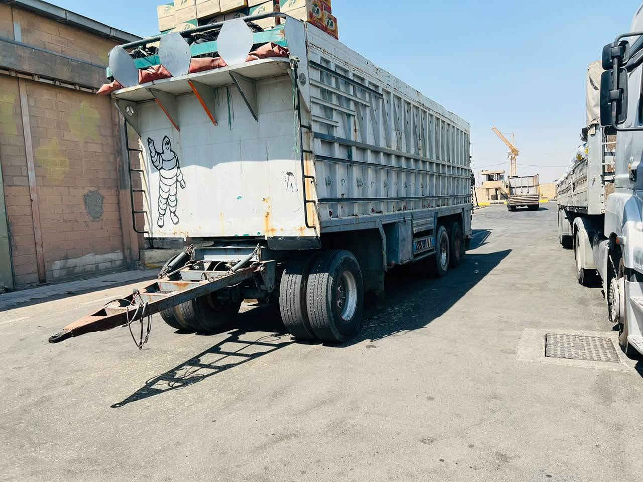 مقطوره البيع طول 8,50رتفاع 2, هذا رقم ***********
