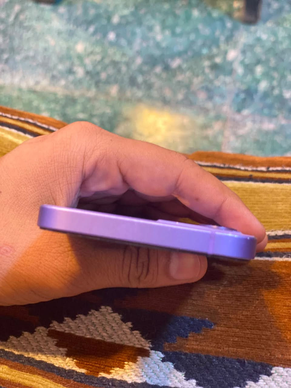 آيفون ١٢ عادي 
شرق اوسط ماستر
ما مبدل بي شي  فقط شاشة يحتاجلة شاشة لان مكسرة بس لمسهة كلش كلش طبيعي ما بيهة أي خلل
بطارية ٨٧ بلادي وحتة الضهر بلادي مالة
ذاكرة ١٢٨
السعر ٢٩٠ بي مجال بسيط
بغداد مدينة الصدر 
واتساب فقط *********** 
أو خاص ماسنجر
