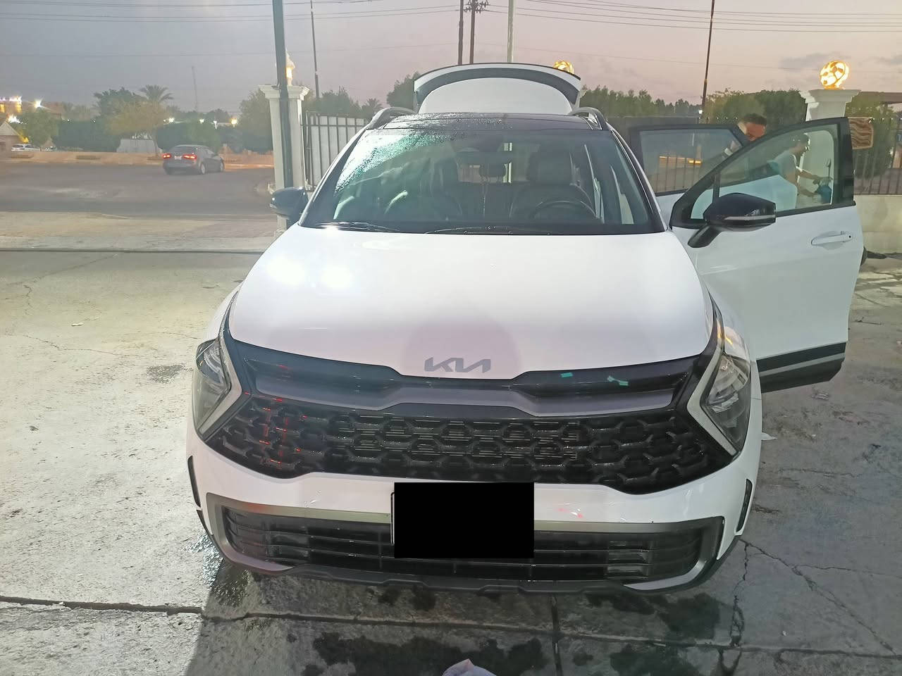 كيا سبورتج موديل 2023 وارد امريكي
فئه السياره xline فول مواصفات رقم بغداد مميز 
مصلحة كامل

ماشيه 50 الف كم

المواصفات 

بانوراما 
كشنات جلد كهرباء 
تدفئه بل مقاعد 
شاشه متصله تدعم ابل كار بلي واندرويد اوتو 

اضاءه ترحيب بل ابواب 
جنطه كهرباء 
بصمه وتشغيل عن بعد 
تخشيب وصاج بل دشبول 
تبريد بيانو لمس 
وبيها هواي مواصفات بعد 
الحادث مرفق بالصور بدون ايرباك نهائيا  والسونار التصليح راجع بارد يم المندلاوي وتكحيل. واجة بيها كلير قبق جنطة من امريكا 
الرقم ***********
السعر 198 وبيها مجال
