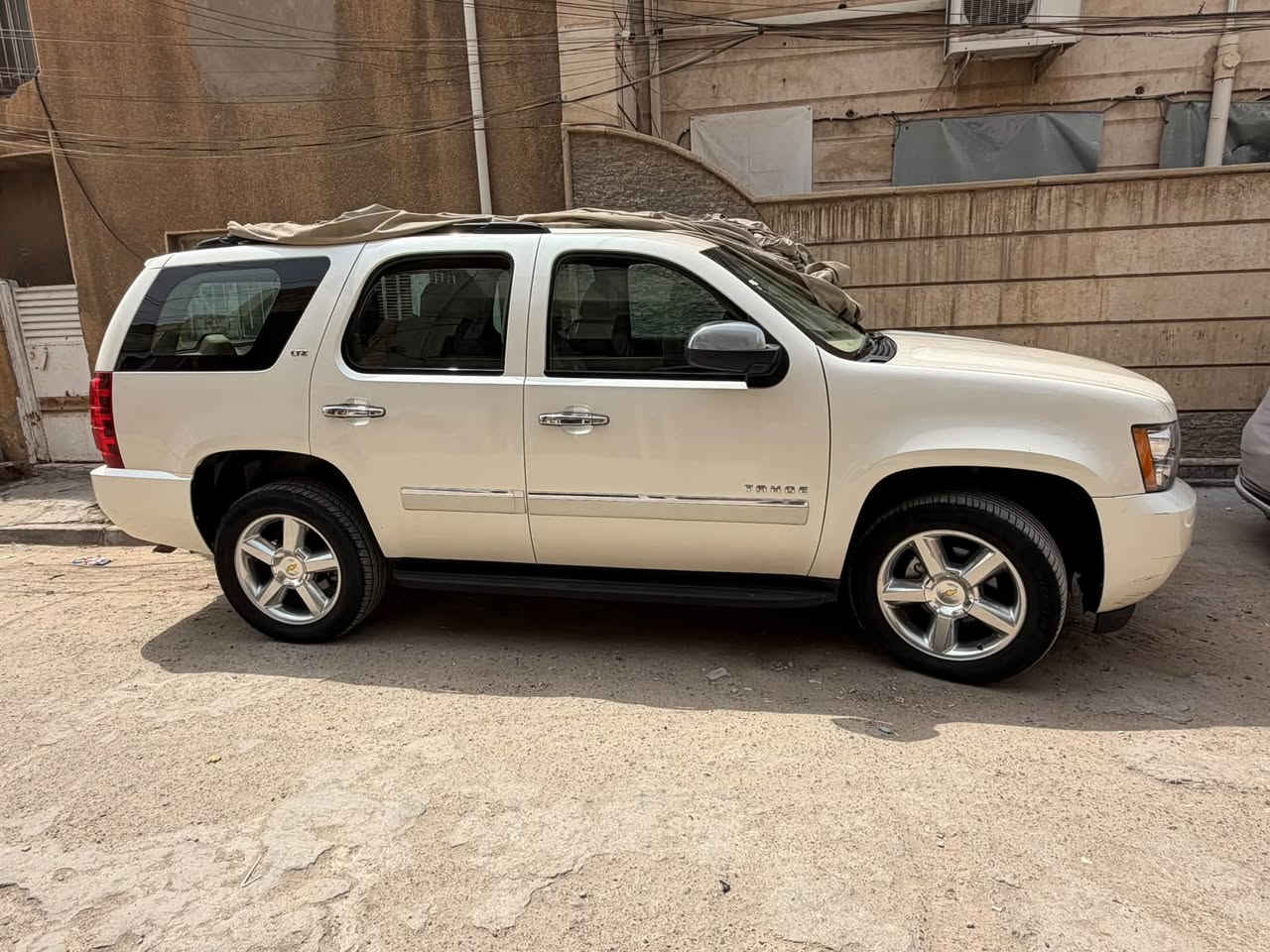 تاهو خليجي مكفوله من زلغ مديل 13
رقم بغداد بسمي. سنويه صدار جديد 
Ltzفول فول
لون صدفي نادر 
مكانه بغداد 
ماشي ١٢٠
تخم تاير جديد
مكانه بغداد 
سياره شرط فحص 
سعره ٢٧٥
شراي تصل 

+964 773 731 2223
