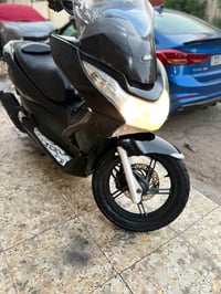 pcx جيل اول ياباني اصلي مكينه لوك برغي ممفتوح بيه على ايدي منزله حساس ...