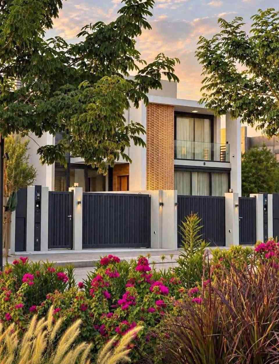 محلات للإيجار • مجمع البدور ووتر فرونت • مساحات 260-400م