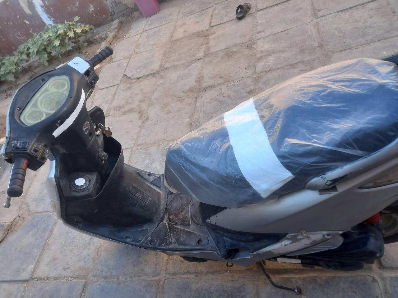 السلام عليكم شباب ما تشتري لا تواعد جذب..
دراجه حلوه ونضيفه جي فور ياباني جاهزة من كلشي نگره سلف كهربائيات كلها شغاله يعني بس شغل وطلع السعر 350 وبيها مجال قليل مكان قلعه سكر وهذه رقمي***********
