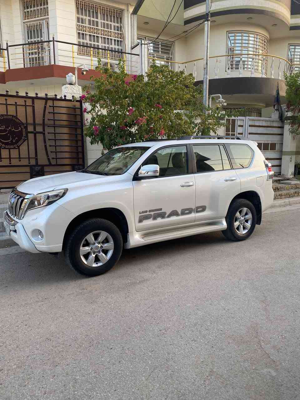 السلام عليكم برادو vx 2014 فول مواصفات لكزز
السياره كفاله عامه 
المواصفات: 
بصمه عدد 2
تبريد كشنات
الكشنات الاماميه كهرباء
حساسات
مقاعد الصف الثالث كهرباء
كشنات جلد
شاشه
شاشه العدادات ليزريه
المرأة الجانبيه شفط 
ستيرن كهرباء
السعر: 310$   3شدات و 10 ورقه
الموقع:بابل-الحله مركز
للأستفسار: *********** حلة, بابل
