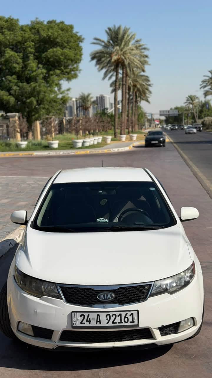 سيراتو ٢٠١٢ مكفوله من كلشي 
بيها بارد شي بسيط 
سياره جاهزه مابيها اي نقص 
مواصفات العاديه 
سعرها ١٠٠ بيها مجال 
نظيفه ب اسمي استخدام شخصي 
تحويل وكاله نفس اليوم 
صارلها ٤ سنوات عندي 
*********** 
مكاني بغداد / اليرموك

