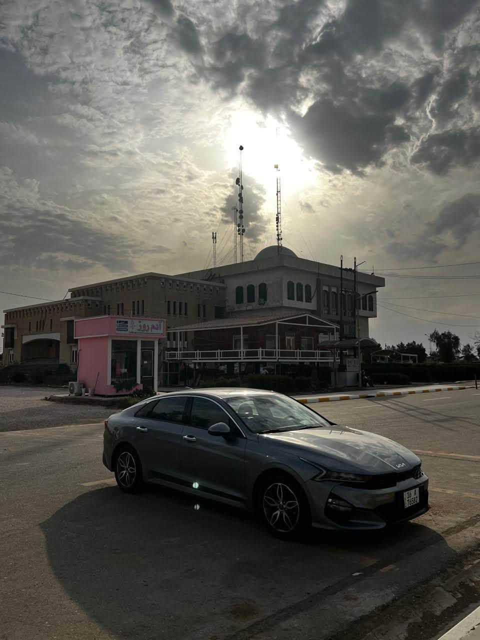 للبيع وارد كوري
سيارة kf اللون رمادي 
مكفولة كفالة عامة 
موديل :2023 
فول مواصفات
قمارة بدون زروف بدون علامة 
سيارة جديدة سونارها موجود 
شراي اتصل
***********
***********
