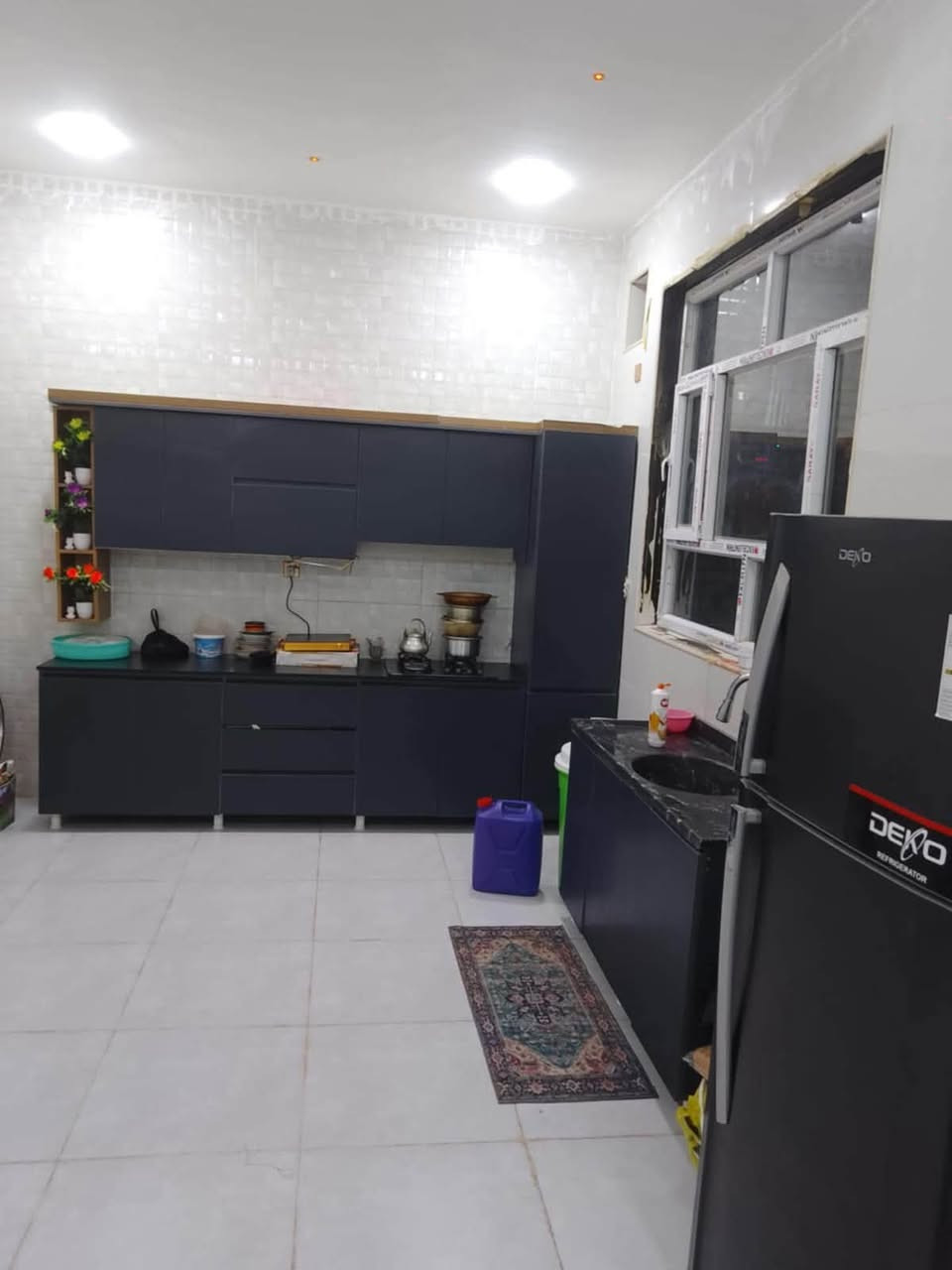 بيت طابو في حي الفرهة قرب دار القرآن المساحة 300م البيت بناء جديد تشطيبات درجة أولى يتكون من ثلاثة غرف نوم واستقبال ومطبخ وصحيات داخليه وخارجة وصالتين  الشبايبك المنيوم والابواب خشب درجة أولى السعر 160 مليون للاستفسار اتصال *********** 
ملاحظة جداً مهمه: البيت مطلوب قصد اسكان 38 مليون تسديد في الشهر 290 الف لمشتري أن يختار اما يدفع كامل المبلغ ويتم حويل ملكية الدار او هو يدفع باقي المبلغ للاسكان وعند اكتمال المبلغ يتم حويل الملكيه يعني يدفع 122 مليون لصاحب البيت وباقي قصد يدفع الى الاسكان
