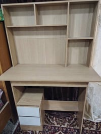 ميز مكتبي • مكتبة صغيرة • بيه مجال