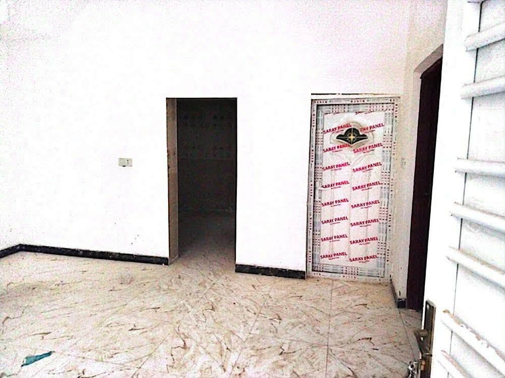 بيت ١٠٠ خلفي للبيع
العنوان الناصريه الفداء مقابل المدرسه الصينيه يحتوي على غرفه وصاله ومطبخ واستقبال وصحيات داخليه وخارجيه وطارمه
علما
البناء حديث٢٠٢٦
الرباط كونكرينت
السقف كونكريت
السطح  اشتايكر السعر التفاصيل المراسلة واتساب 
***********
