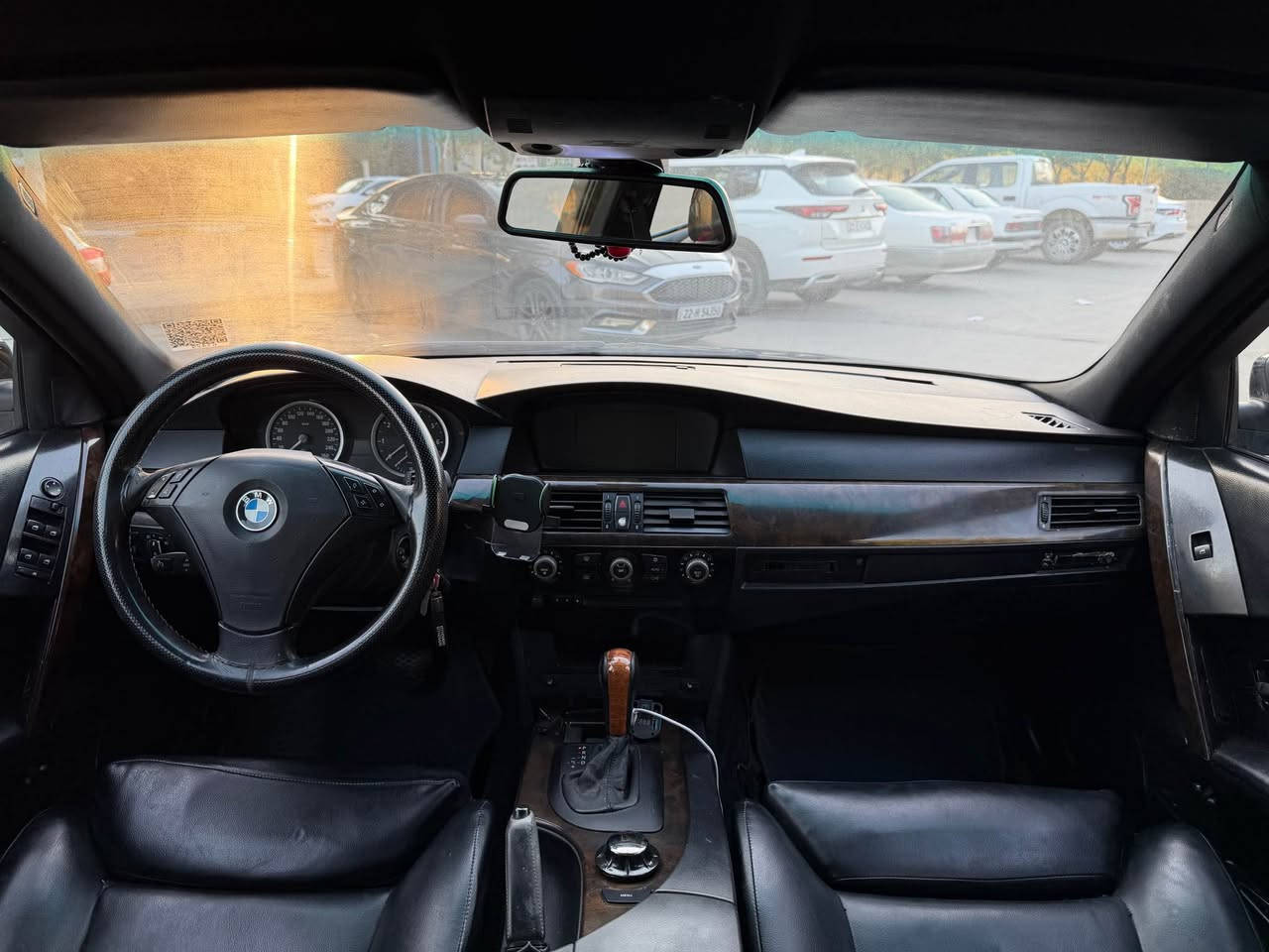 BMW E60 5 searis 2004 ساخ ساخ
سڵاوتان لێبێت 
مۆدێل ٢٠٠٤ ٢٨ نۆزل کورت
بەس سلایت و بەسمە نیە
هەموو گیانی بەشەرت
گێر و مەکینە بە شەرت
یەک قرچی پێشی هەیە شایەنی باس نیە
کۆدی بۆ کراوەو بە ناوی خۆمانەوەیە
تەبیرد بەس عازی ئەویت
Body kit 
موسو براو و  محەوەر بە شەرت
لە سلێمانیە سەیارەک
گۆرینەوەمان نیە
٧٣ گەلاو معامەلە
*********** السليمانية, العراق
