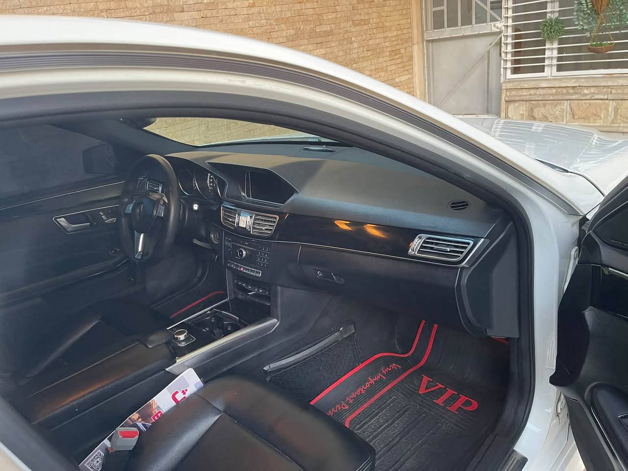السلام عليكم اخوان
مارسدس ٢٠١٦  E350  
بسعر ١٧٠ وبالعافيه ع ياخذها 
رقم اربيل الانكليزي باسمي 
فول موصفات 
بانورما   بصمه   اربع كامرات 
جلد.  كهرباء كشنات   تدفئه كشنات 
تحكمات ستيرن   رادارات جانبيه   سستم سماعات   لدات امامي   لدات خلفي 
لايت امامي متحرك   ويل كب تبريد ثلج قطعتين امامي خلفي
 برده كهرباء خلفيه   شاشه 
ماشيه ١٢٥ 
حادث جدا بسيط مثل ما موضح بصور الحادث اكفلك لغد شاصي دواخل 
السياره بيها مكينه مال عشره المرغوب بانزين عادي بشرط بدون قطره دوانز 
مكاني بغداد العامريه 
***********
