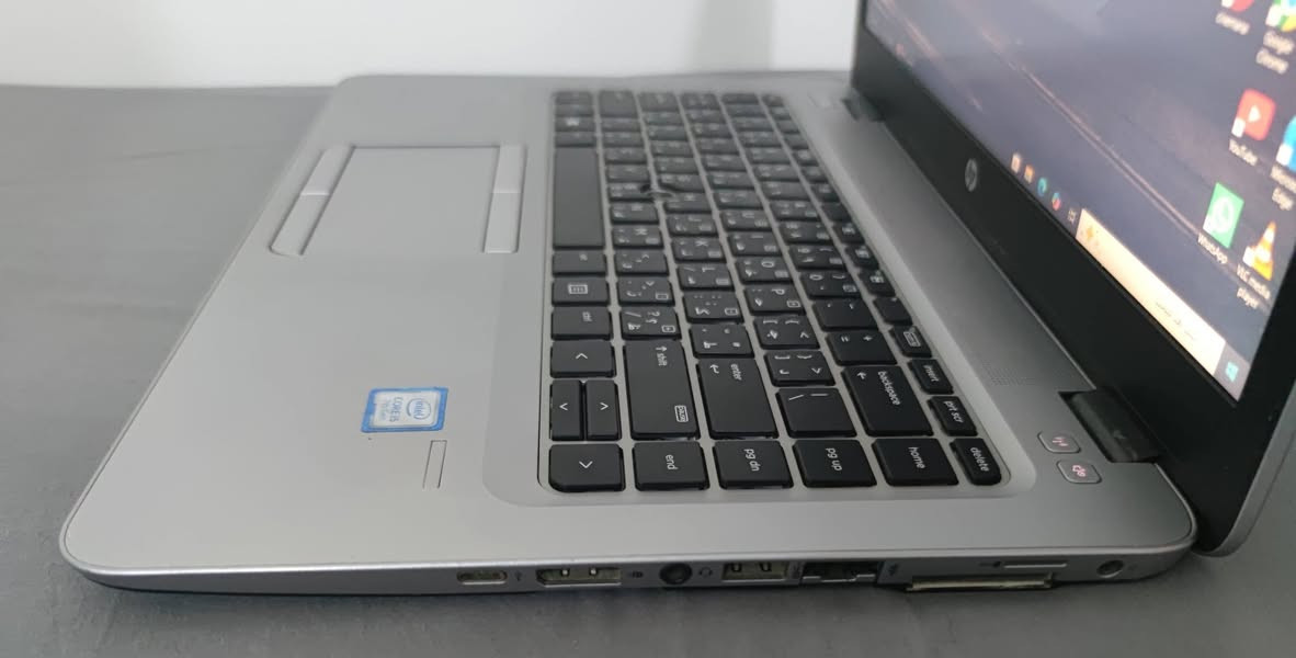 لابتوب من شركة hp سوبر سلم
1️⃣المعالج:Intel Core i5  من الجيل السابع 7th

2️⃣الذاكرة العشوائية (RAM): بسعة 8 كيكا قابل للتطوير 

3️⃣الهارد : من نوع SSD  بسعة 256 كيكا قابل للتطوير 

4️⃣الشاشة: بحجم  14  بدقة Full HD 

5️⃣باتري ليثيوم يوفر ثلاث ساعات 

6️⃣ كيبورد عربي انكليزي ليزري 

7️⃣ نظام التشغيل ويندوز 10 

متوفر توصيل لجميع محافظات 

للتواصل عبر واتساب ***********
