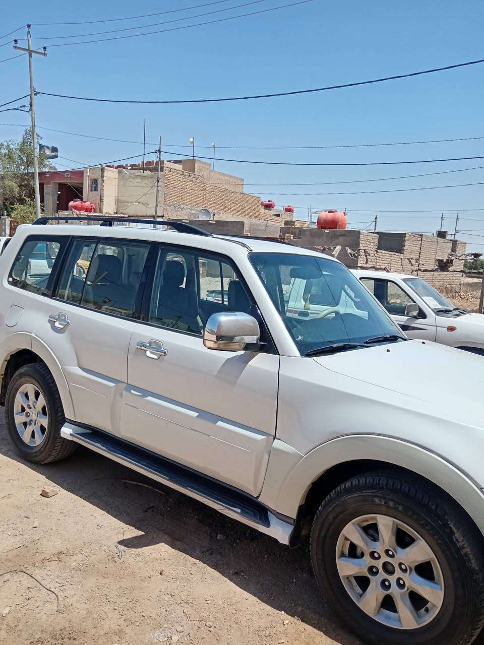 السلام عليكم سياره باجيرو حبتور مديل 13 مكفوله من الصبغ وضربه وتبديل مكينه كير تبريد مكفولات تخم تاير جديد مكان السياره الديوانيه قظاء الشنافيه *********** السعر 135 مداور ثاني يوم
