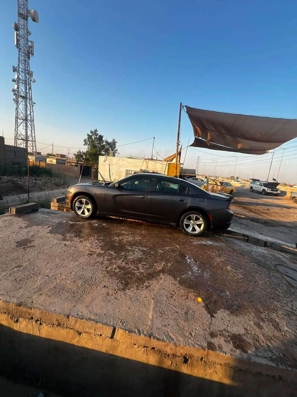 سلام عليكم جارجر للبيع موديل 2016 اصل سياره وراد امريكا بجم كبس بيه باب السايق مبدل او الباب الوره مرشوش جماليه الباقي كفاله كير محرك كله كفاله  سياره مكفوله لغد او شواصي محرك 3600 مواصفات SXT شاشه جبيره كشنات كهربائي تخم تايرات جديد حداده جديده رقم بصره بسمي تحويل ثاني يوم مكان السياره البصره سعر 168وبيه مجال ***********
