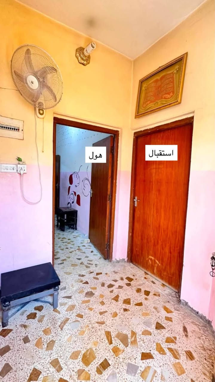 دار للبيع
المساحة : 200 م 
جنس العقار : طابو زراعي 
الموقع : باب الخان 

الطابق الاول : 
-هول 
-استقبال 
-مطبخ
-غرفة نوم 
-صحيات 

الطابق الثاني : 
-غرفتين نوم 
-سطح كبير 

للإستفسار : 
***********
