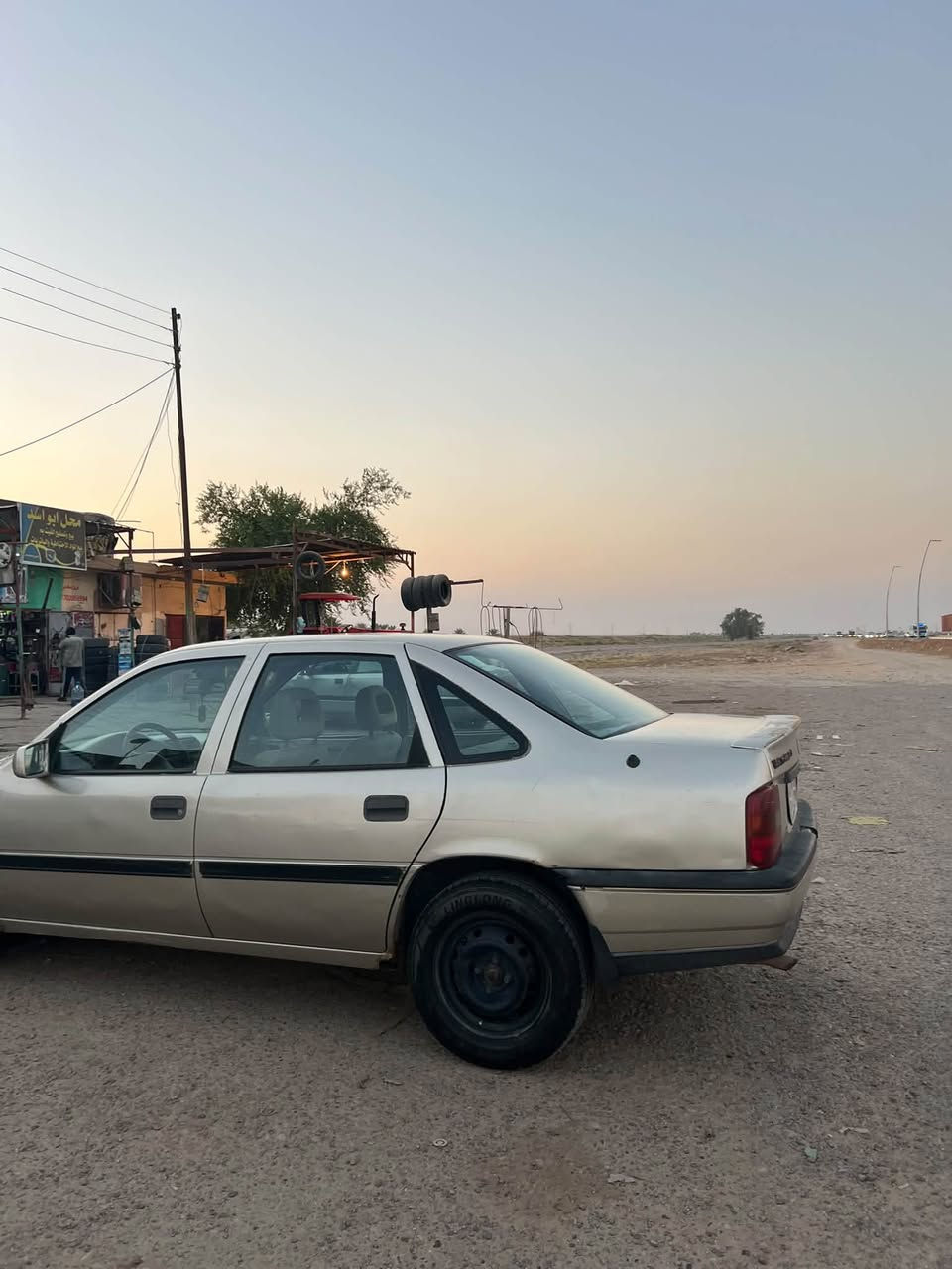 #مكلف بالنشر
السلام عليكم للبيع فقط بسعر مناسب 
اوبل فكترا 1990 رقم بغداد مشروع وطني بأسمنا السيارة كير محرك خير من الله حجم 20 مصبوغة عام خياس فقط بالدوسات تخم تاير جديد السعر 27 وبيها مجال بسيط للاستفسار ***********
