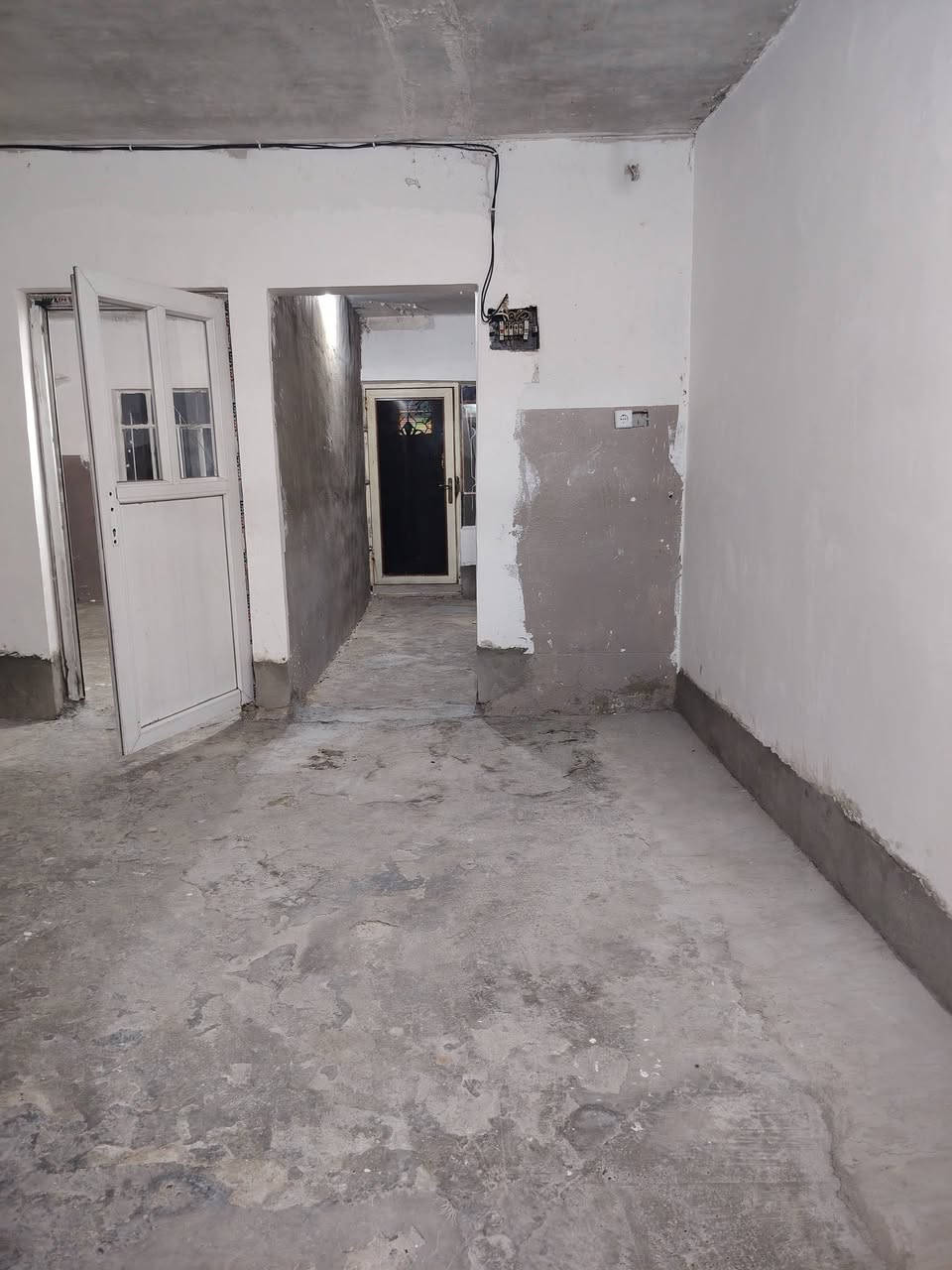 بيت للايجار مساحتو 100 متر طابق ونص الطابق الأول يتكون غرفة و هول و استقبال و حمام و مطبخ و كراج WC فوك غرفة و هول خدمات ماء كهرب تبليط  العنوان موصل الايسر حي الانتصار شارع 30 قرب مدرست الشهيد وليد
ايجارو 175 بي مجال قليل
رقمي كورك ***********
رقمي اسيا ***********
