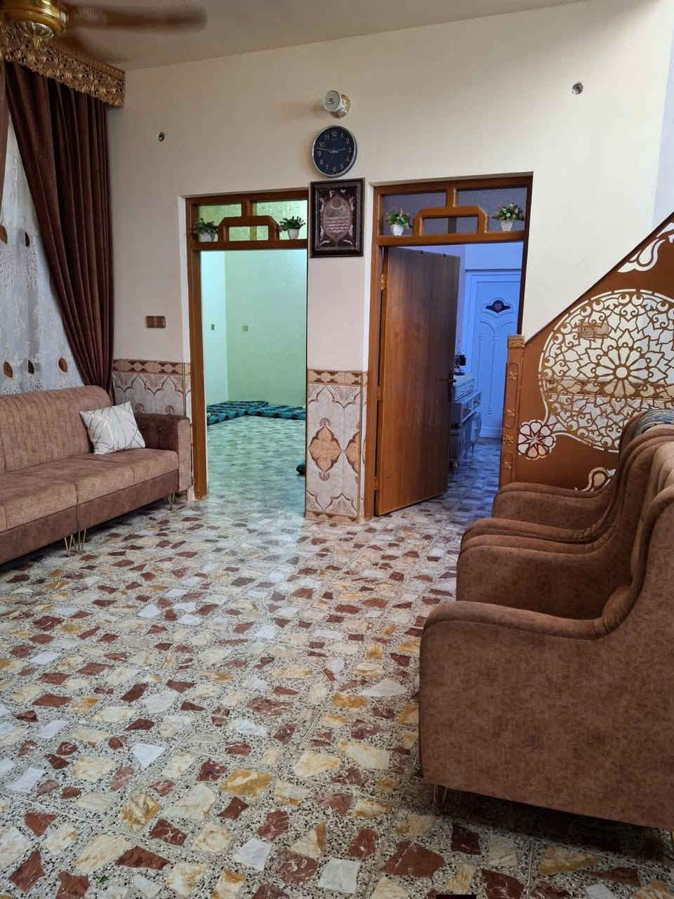 بيت 200متر مع حديقه 100 متر للبيع
البيت ركن على شارعين 10 متر
طابق واحد،
غرفتين نوم+صاله+مطبخ+استقبال
+مناور عدد2 +ستاره وبيتونه
ارضيه كاشي
بناء سنة 2019
طابو زراعي صرف تحويل
السعر/135 مليون وبي مجال
السعر يحدد من صاحب العقار
عنوان البيت/الفلوجة حي الجغيفي
الثانية قرب مسجد القدس،
كاع اكرم النايل
***********
بي واتساب
