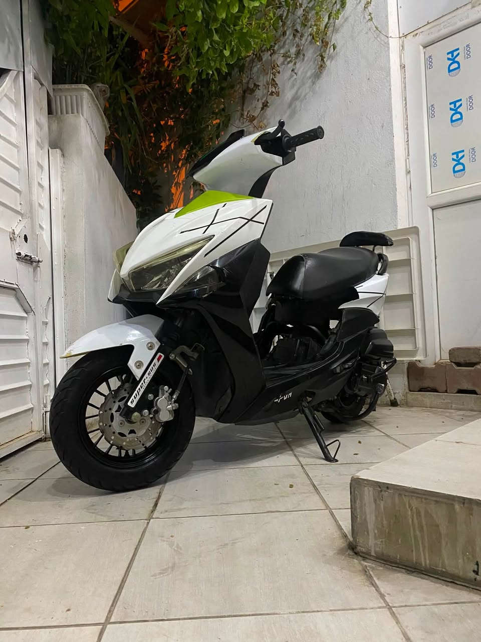 السلام عليكم للبيع ماكس FS موديل 2021 مكينه 125cc كهربائيات كلها شغاله لايت زنون عالي ناصي  بكلايت اشاير كله شغال مكينه كبس مامفتوحه شرط بدون تنقيص ودخان بريكات مضبوطه تايرات جديده وياله رياضي الدراجه مثل الصور واحلى بعد مكان الدراجه سليمانيه بكرجو السعر 330 الف وبيها مجال كلش بسيط حك الجيه للاتصال: 
أسيا *********** / واتساب فقط ***********
