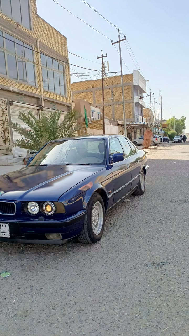 السلام عليكم للبيع او المراوس bmw 525
بي ام 525 موديل 1991 رقم بغداد الماني 
مكينة 6 مفتوح 
السيارة مصبوغة عام اثر جراد
مكينة وگير بالكارتون شرط كهربائيات كلشي بيهة شغال 
لايتات عدسات جدد توني شادهة بچم كله جديد
السيارة نصبة وشلعة ترايك وين ماتريد 
تخم تاير بيهة جديد ويل خلية غرفة جديدة 
السيارة ماعايزة شي
 مكانهة ناصرية حي التضحية
سعرها 42 وبيها مجال 
للاستفسار 
***********
