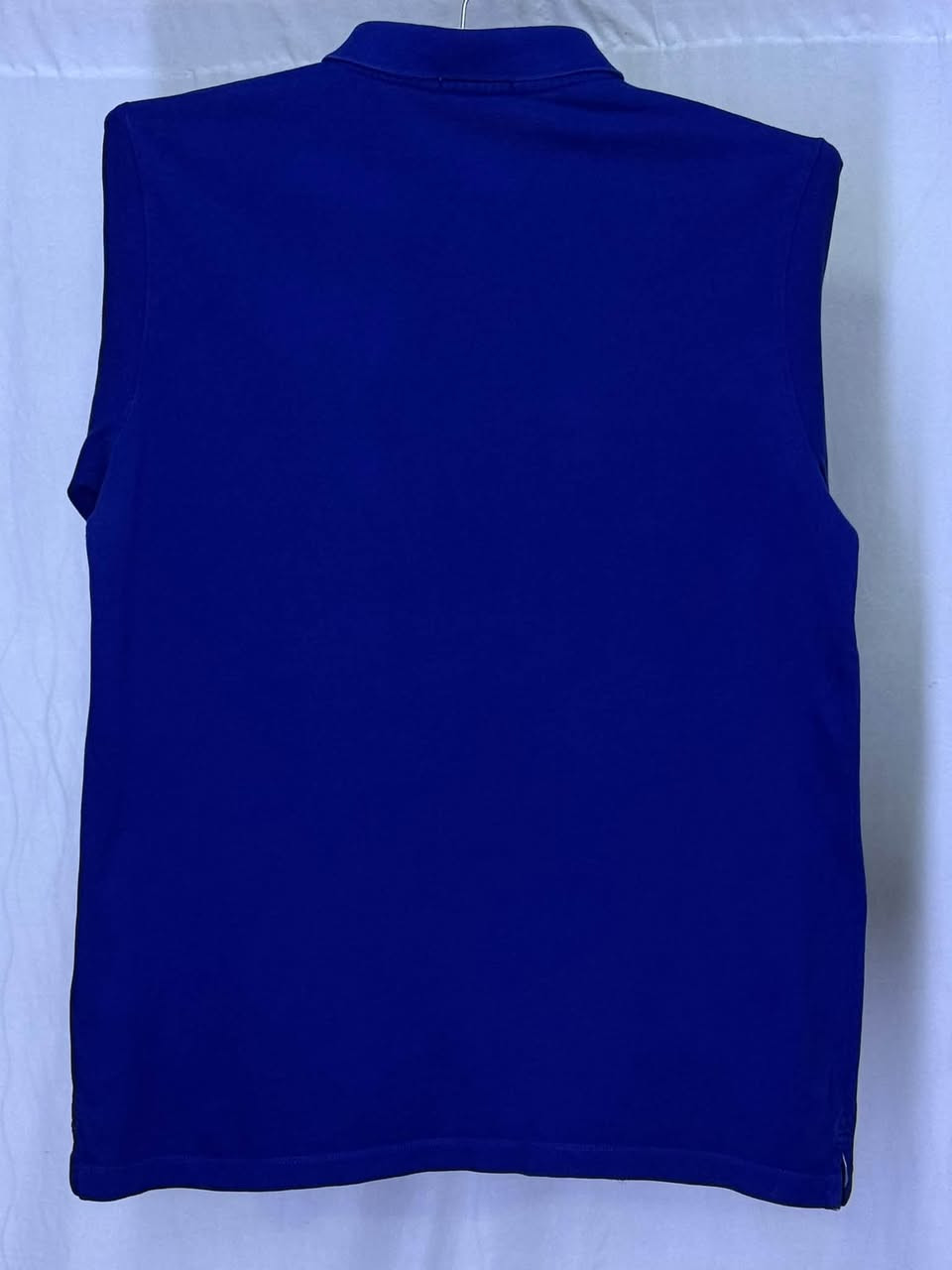 تشيرت . ماركه  ( بربري ) 
قياس.  XL سلم
عرض الصدر 58
النظافه 💯/💯  

يوجد توصيل 🚚 (بغداد -محافظات )
☎️رقم الهاتف :***********

للحجز -دايركت
