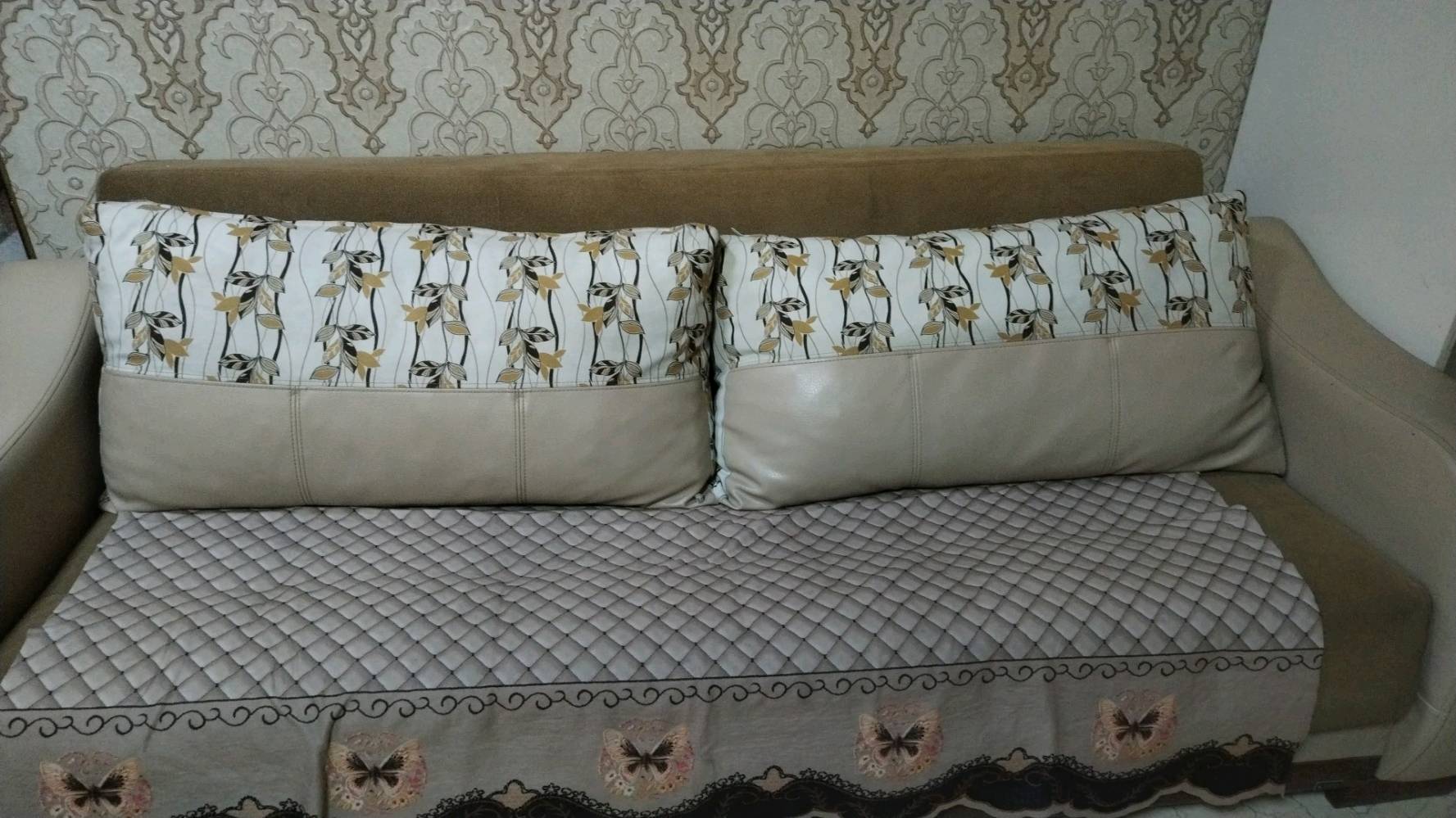 ضد ​🛋️ تخم تركي فاخر للبيع 🛋️
​✨ العدد: 10 مقاعد
​4 كراسي مفردة 🪑
​قطع كبيرة تتحول إلى جرباية 🛌 وبداخلها مساحة تخزين واسعة 📦
​⭐ النظافة: 90% وحالته ممتازة جداً
📍 المكان: بغداد - بغداد الجديدة 📍
💵 السعر: 350 ألف دينار فقط!
​📞 للتواصل والاستفسار: ***********