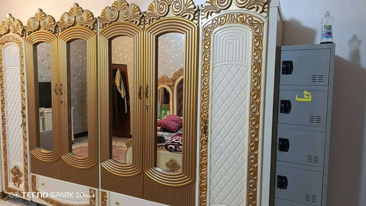 غرفة نوم شغل عراقية الشكل تركي 
بسم الله الرحمن الرحيم 
اللهم صل على محمد وال محمد 

اخوان غرفة نوم شغلها كلش حلو ومرتبه وبالواقع احلى بالعافيه على الياخذها 

للعلم الزاوية تجي منفصلة عن الكنتور بس نفس التصميم الغرفه كلش حلوة

السعر مليون و200 ومجال بسيط السرير هدية وياها 

***********
العنوان ناصرية / حي اور
