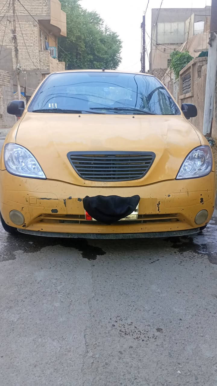 سلام عليكم سياره طيبه موديل ١٥ كير مكينه مكفوله بس تبريد ما  يشتغل صدر حلو ونضيف سعر   بثنين تلاثين وبيهه مجال  *********** هيه وغرامه مصفره فقط زحفرانيه شارع لمحد
