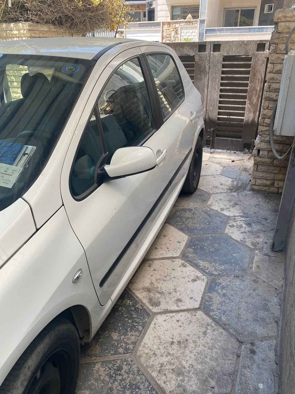 سلام عليكم 
بيجو 307 
موديل 2006 
للبيع 
كير محرك تبريد كله جديد والسياره حلوه وكاعده السعر  55 وبيها مجال بسيط حك الجيه ***********
